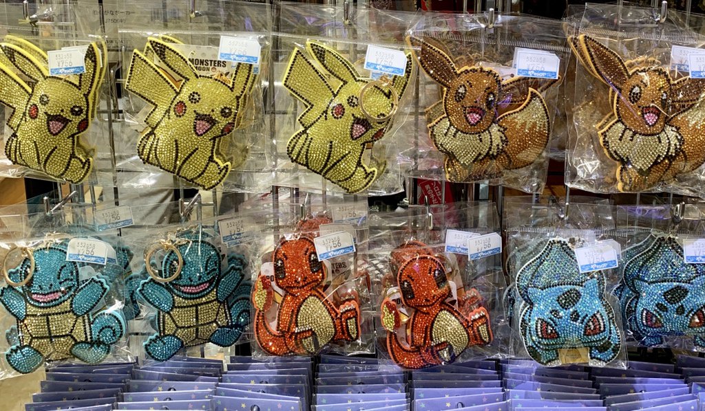 キラキラなポケモンキーホルダーがありました