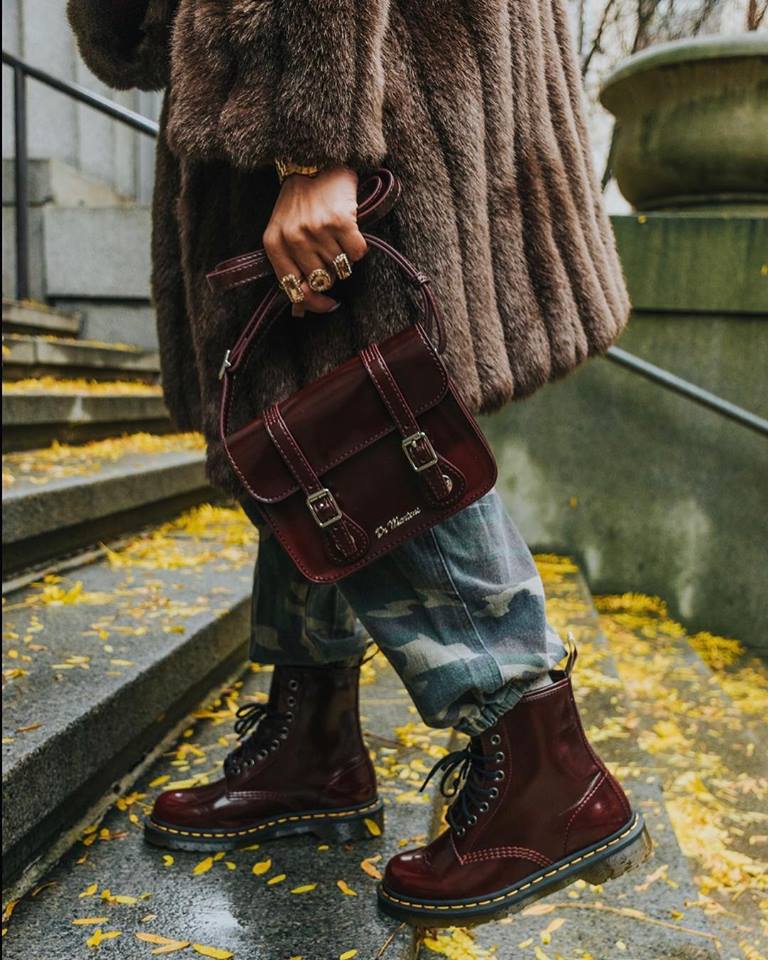 ドクターマーチン　サッチェルバッグ　7インチ　チェリーレッド　ショルダーバッグ ドクターマーチン サッチェルバッグ 7インチ チェリーレッド