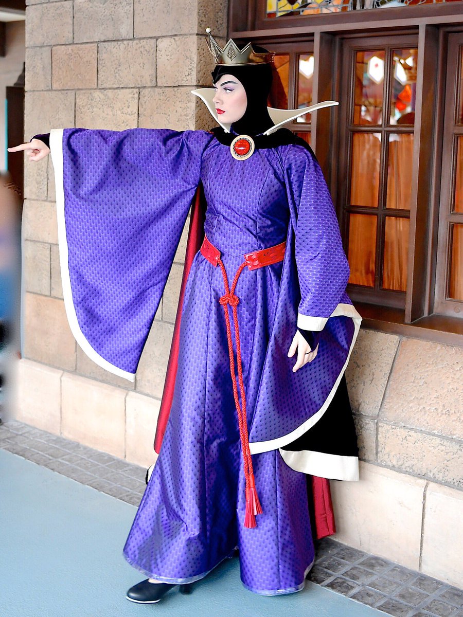 美しい女王姿で登場！ 東京ディズニーランド 『白雪姫』“ウィックド