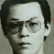 パンチに色付きメガネとまんまその筋の人くさくて素敵な氷室京介