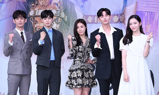 Photo】#シン・セギョン＆#チャ・ウヌ（#ASTRO）初共演！ドラマ「#新米