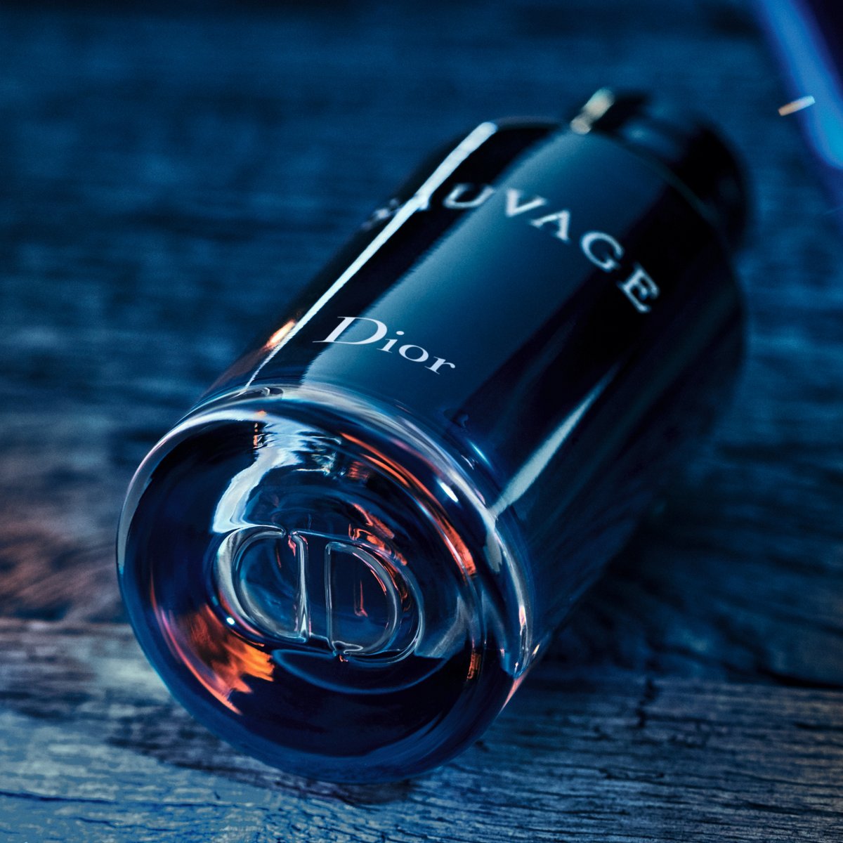 ソヴァージュ オードゥ トワレ」 溌剌とした爽やかさのなかに