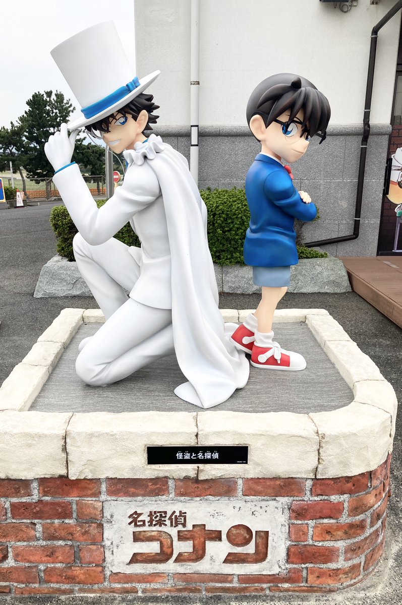 青山剛昌ふるさと館前に名探偵コナンキャラクターの新たなカラー