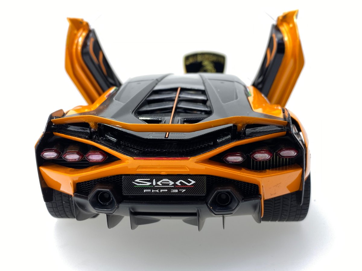 ただいま静岡ホビーショーにて新作サンプル展示中です！ 1/18スケール