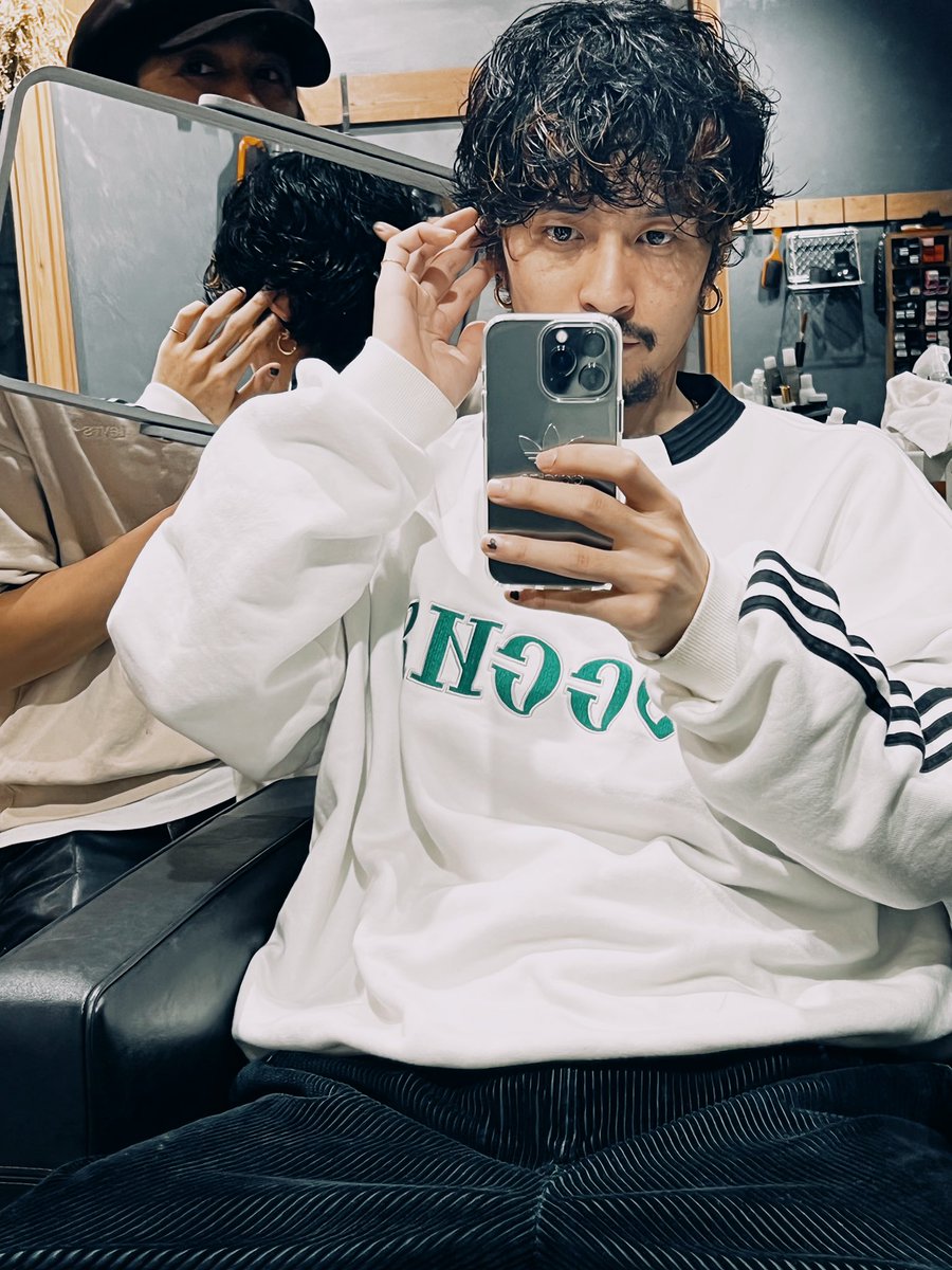 ㅤ 地下のスタジオ生活から地上に出る儀式を無事終えまして明日から