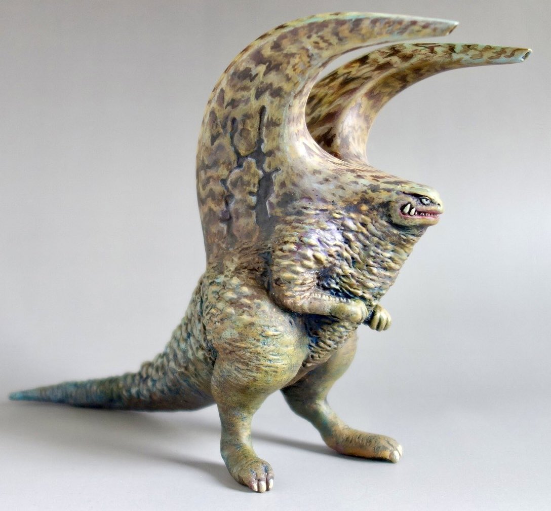 成田亨オリジナル怪獣クラッシュホーン 未塗装レジンキットを冬