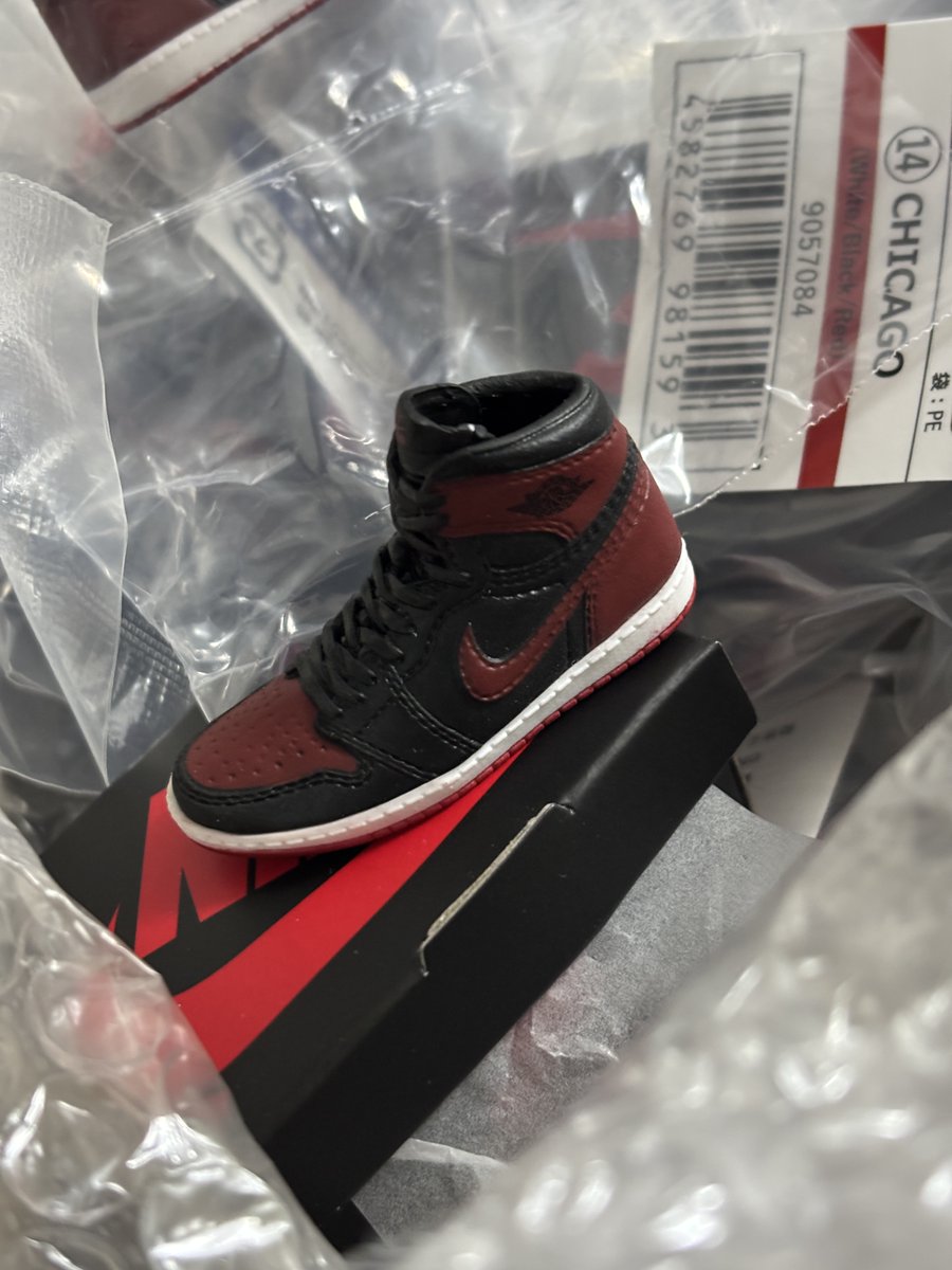 ガシャポンオンライン - NIKE Air Jordan 1 High 85 MINIATURE