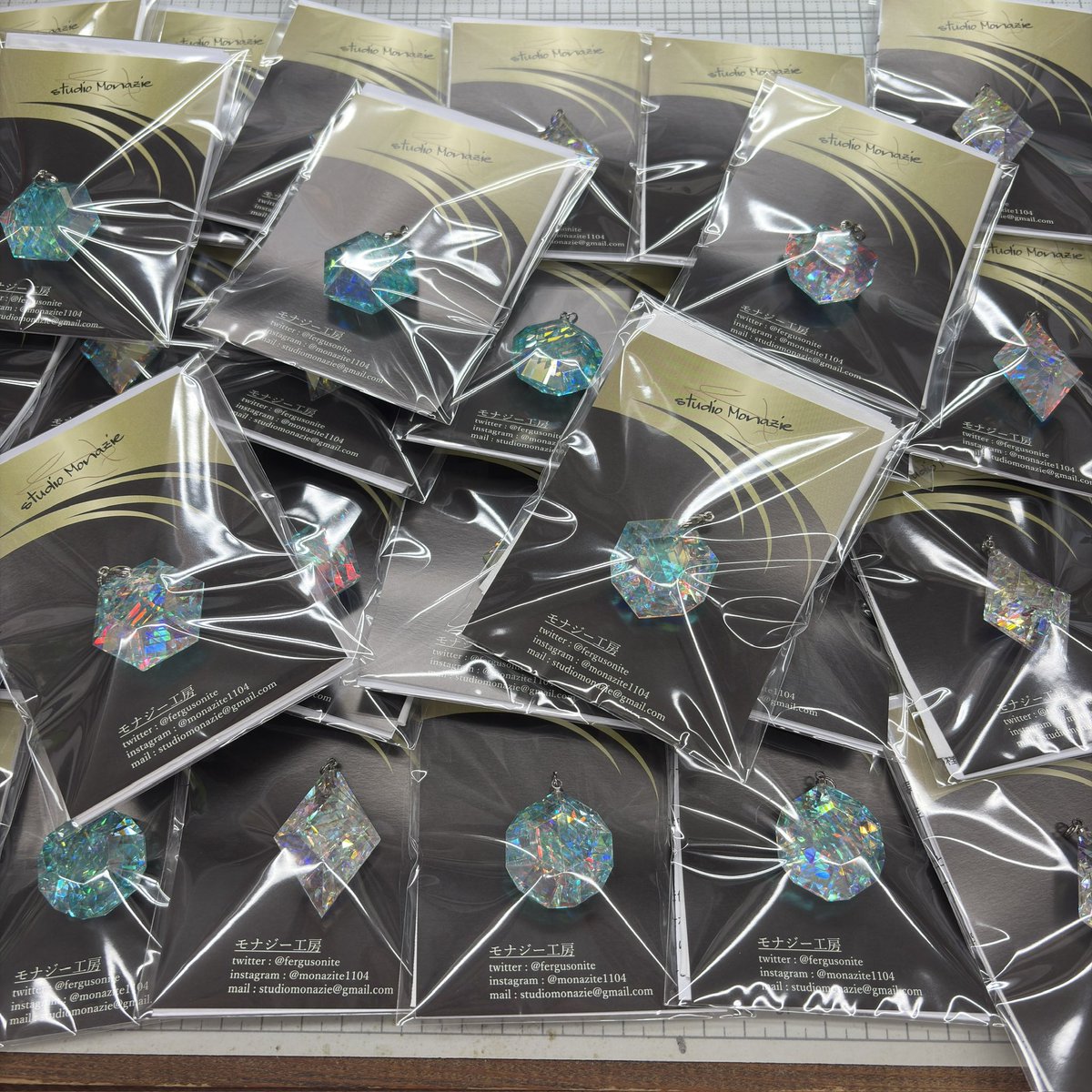 モナジー工房 ｢虹の結晶｣積層ガラス研磨アクセサリー専門制作