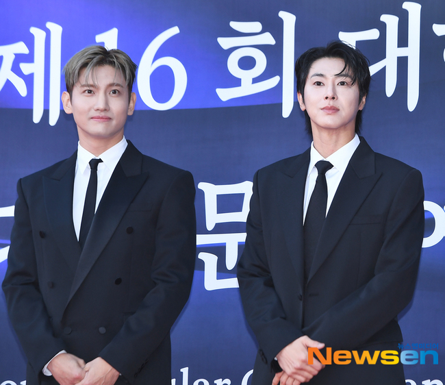 PHOTO】東方神起「2025大韓民国大衆文化芸術賞」レッドカーペットに