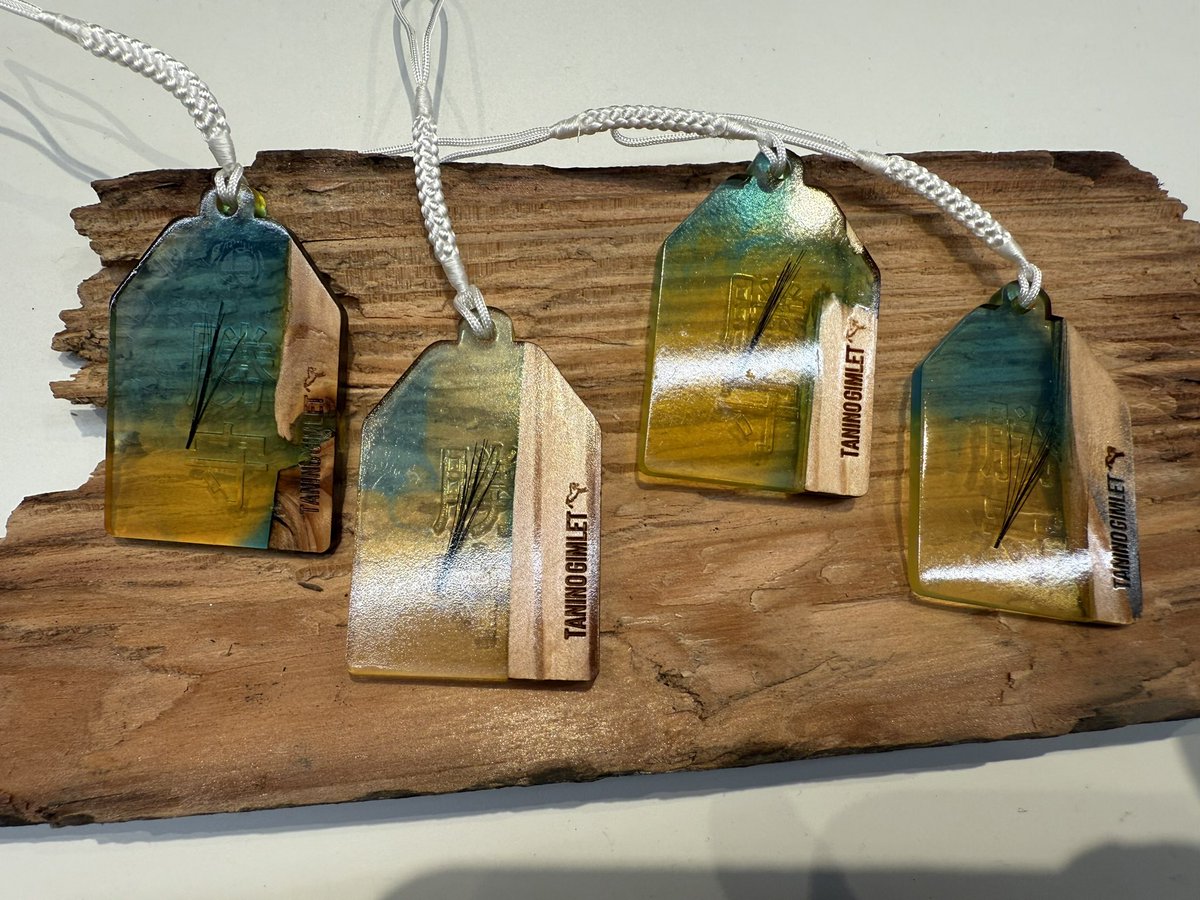 GxawGYQbAAAvV4v.jpg?format=jpg