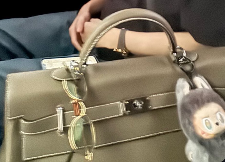 ラブブのシークレットgetしたら深澤さんとお揃い、、でもプレ値やば