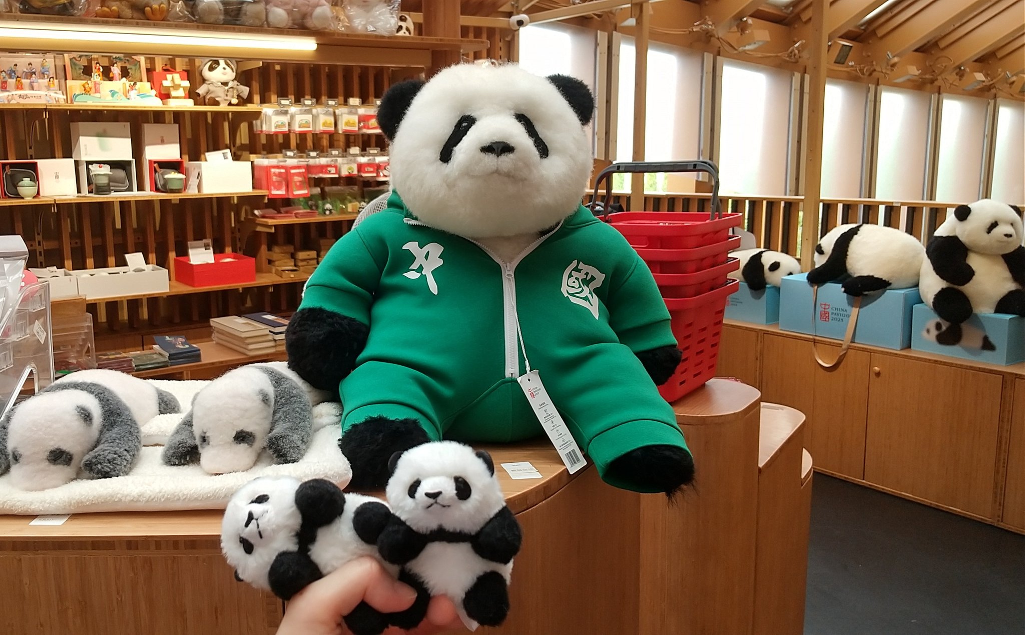 新品❣️ 大阪万博中国館 限定 パンダ ぬいぐるみ 脱着可ストラップ