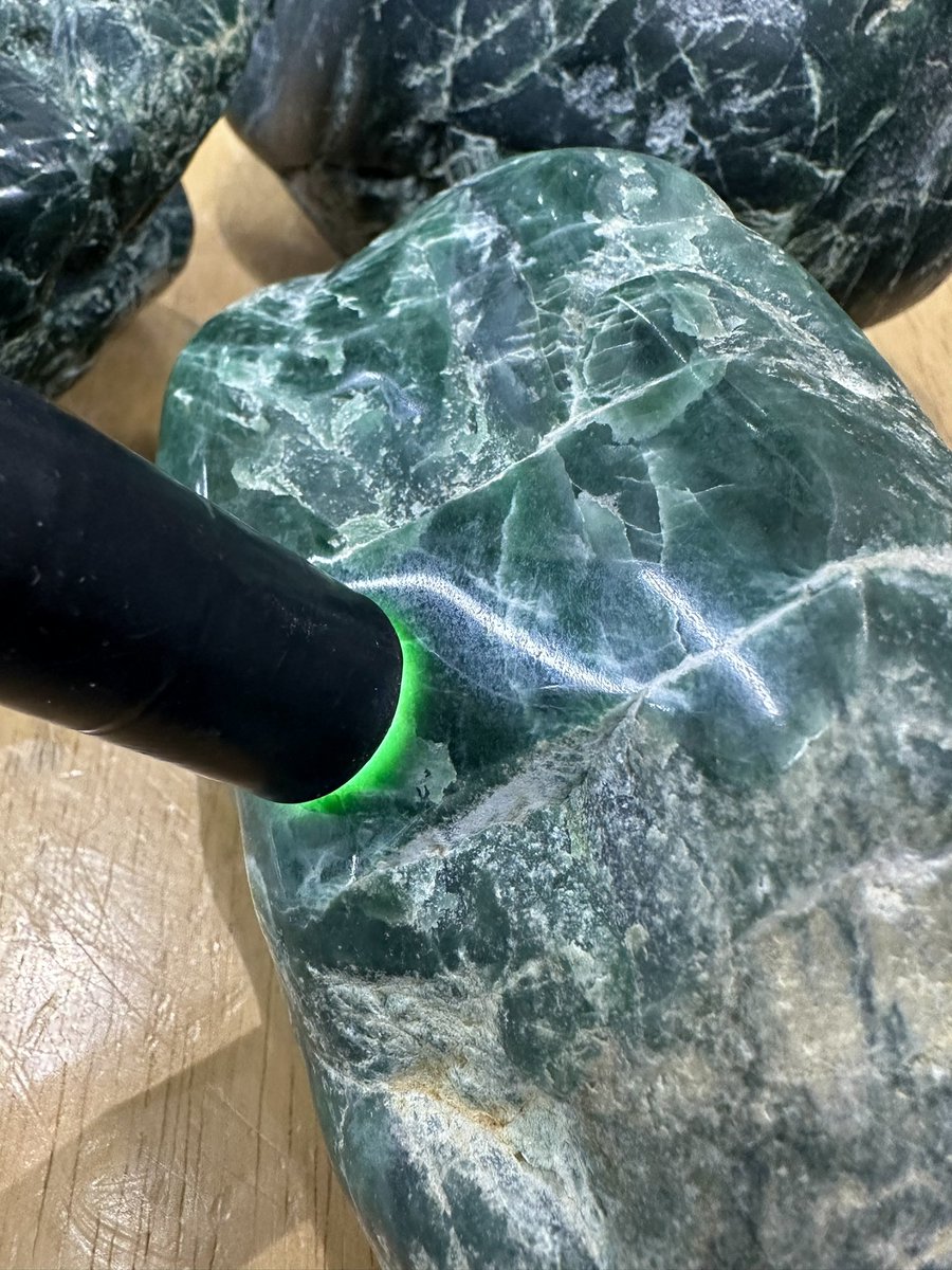 今日のヒスイは、 みどり店のみどり軍団「オンファス」です😁 糸魚川