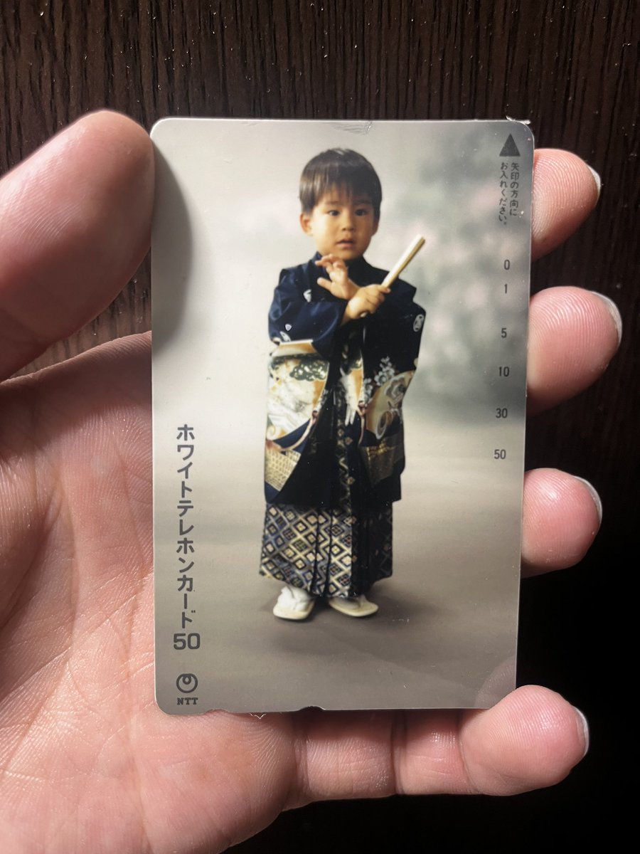 正月実家に帰った時におばあちゃんにもらった。 この時からこのポーズ