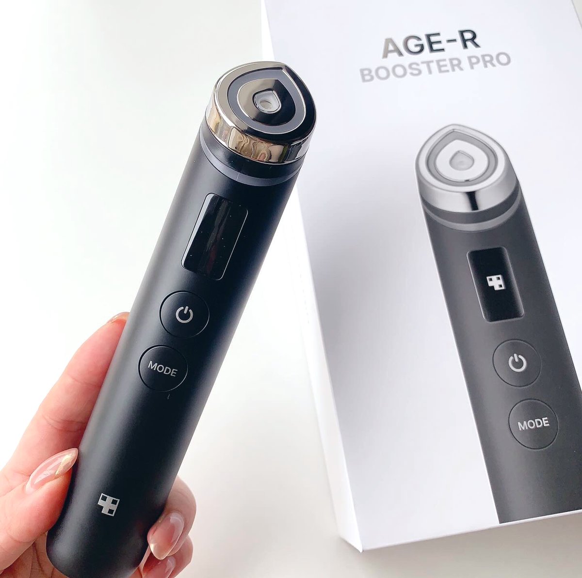 美顔器AGE-R Booster PRO は、専用アプリをダウンロードしてBluetooth