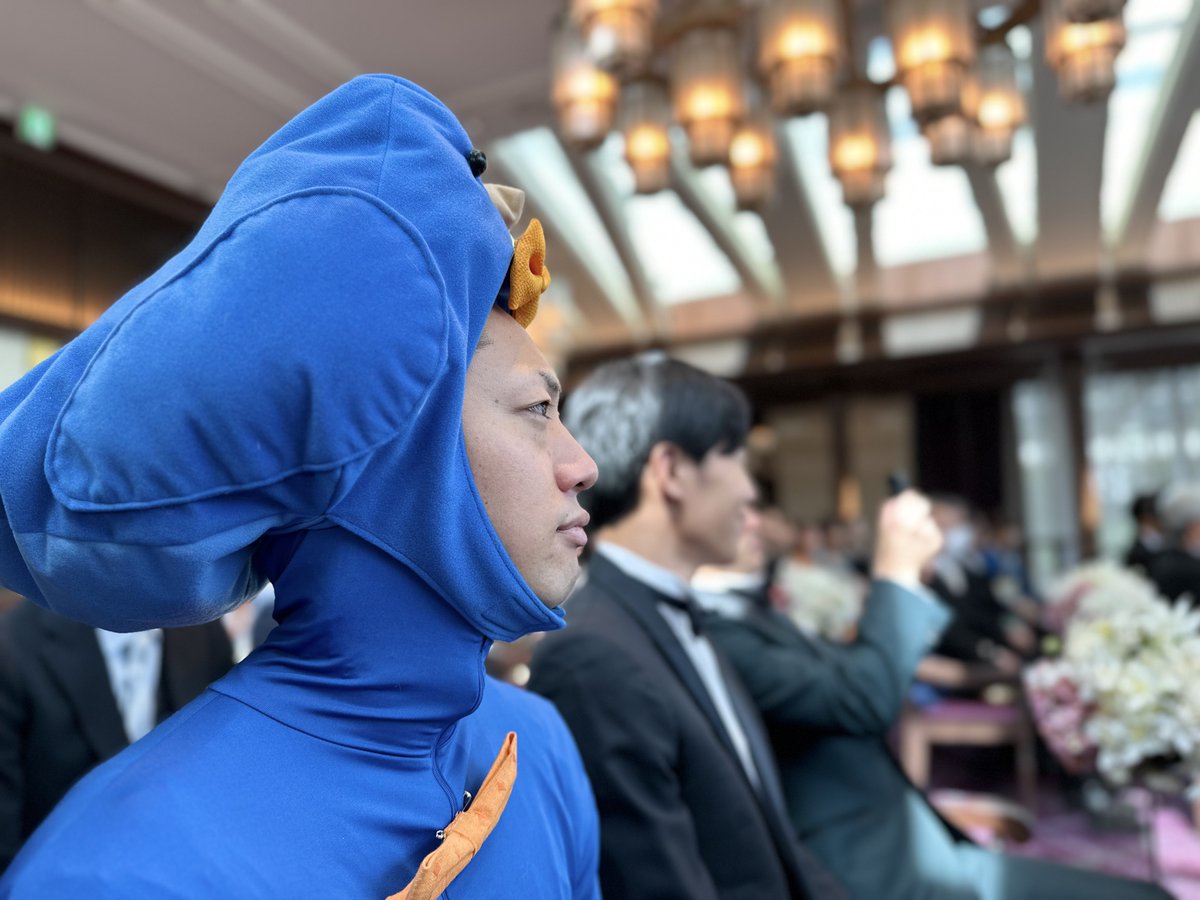 出っ歯おめでとう！ 幸せの青い鳥が たまたま挙式で隣にいて この後の