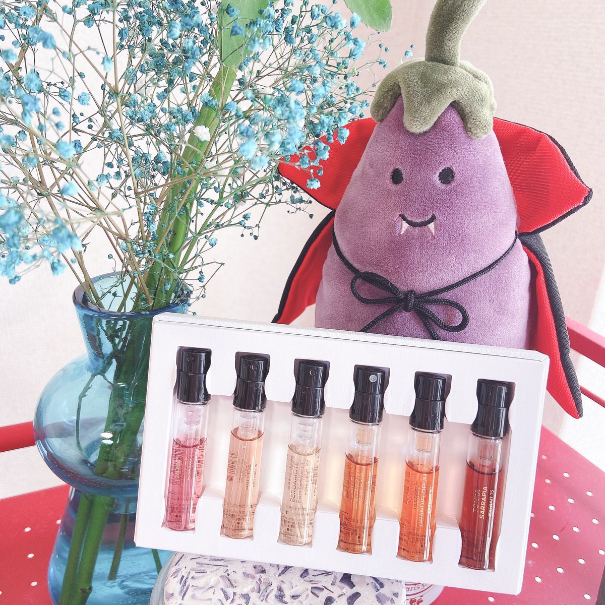 今日の香水はゲランのヴァニーユ プラニフォリア エクストレ21（右から