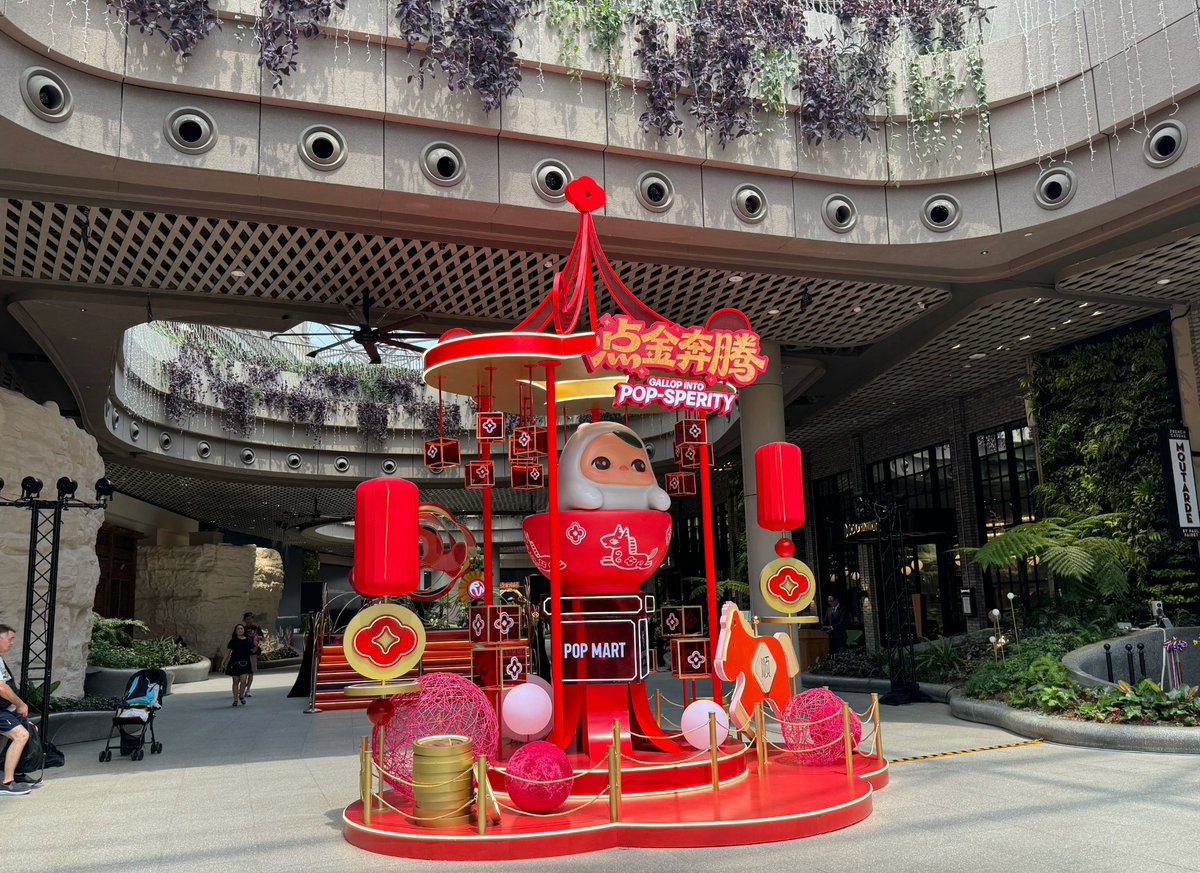 シンガポールのセントーサ島も春節ムード！？ 期間限定でPOP MART