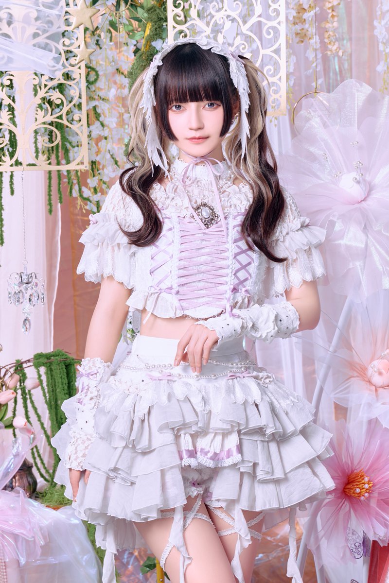 お知らせ】 新ソロアーティスト写真公開✨ きゅるりんってしてみて