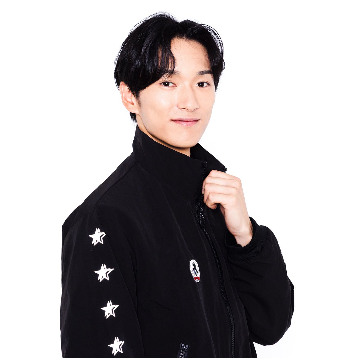 いよいよ本日17:00より坂井瑠星騎手オリジナルブルゾンが販売開始