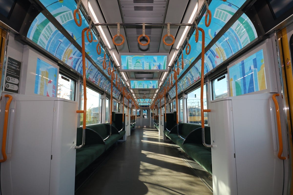 JR西日本が323系車内空間演出「JR WEST Parade Train」を報道公開