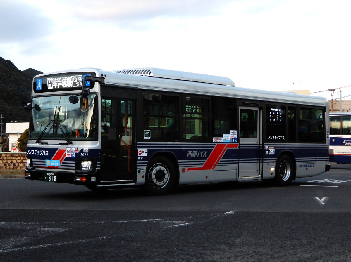佐世保200か818。西肥バスZ977号車です。 2024年式の2KG-LV290N4。昨年