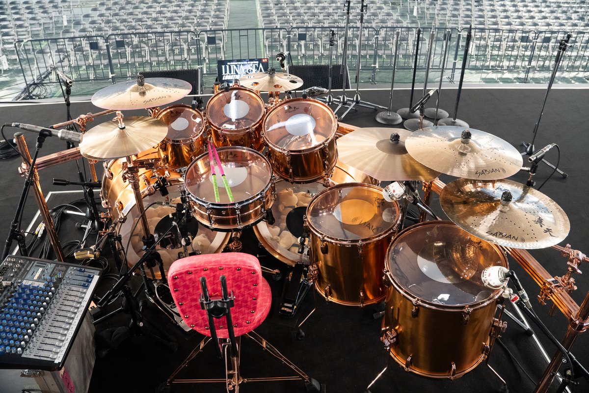 LUNATIC TOKYO 2025-黒服限定GIG- 今回はセンターステージに2台の