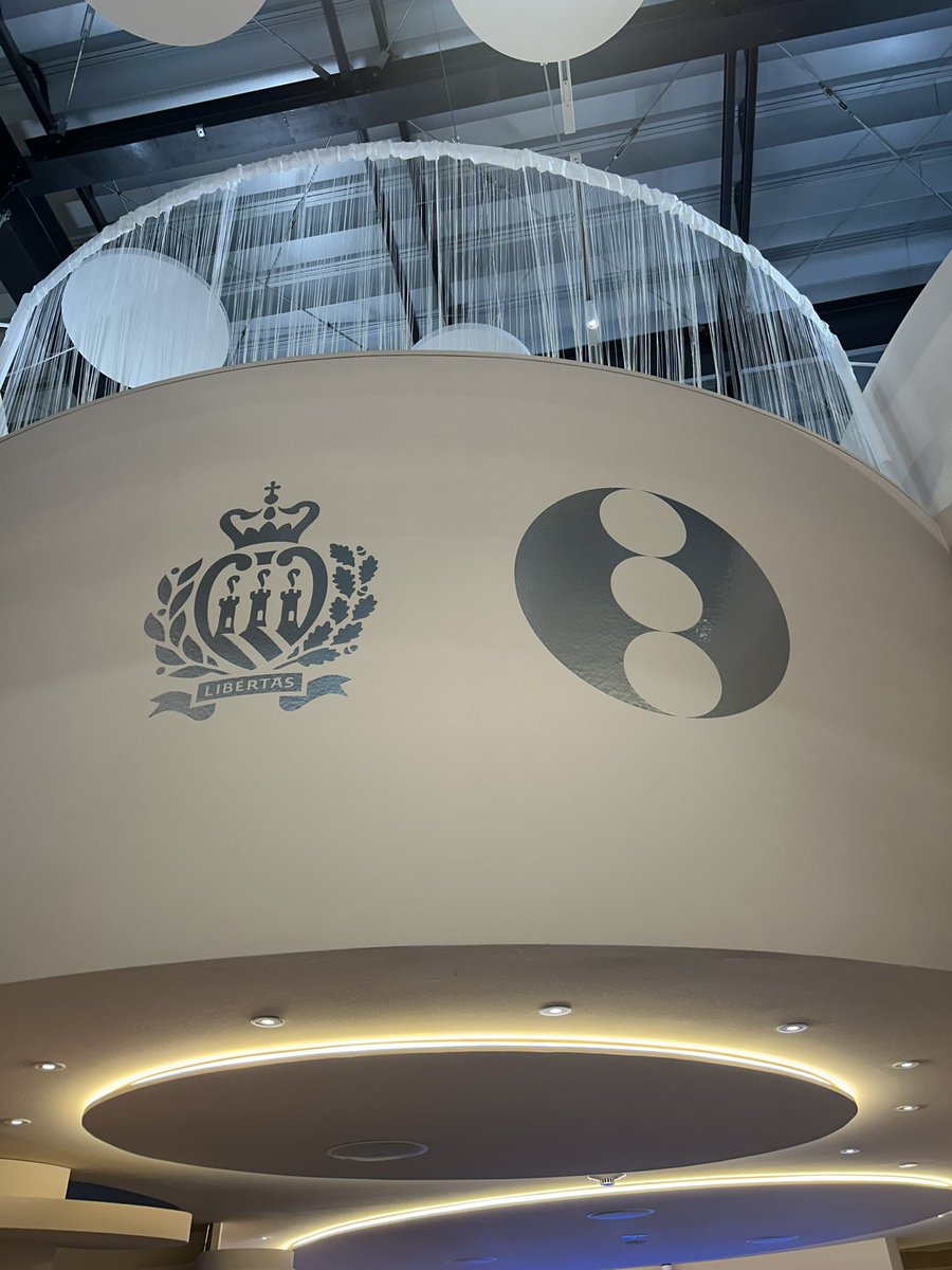 万博最初のパビリオンは推しが騎士の勲章を授与され、パビリオンの