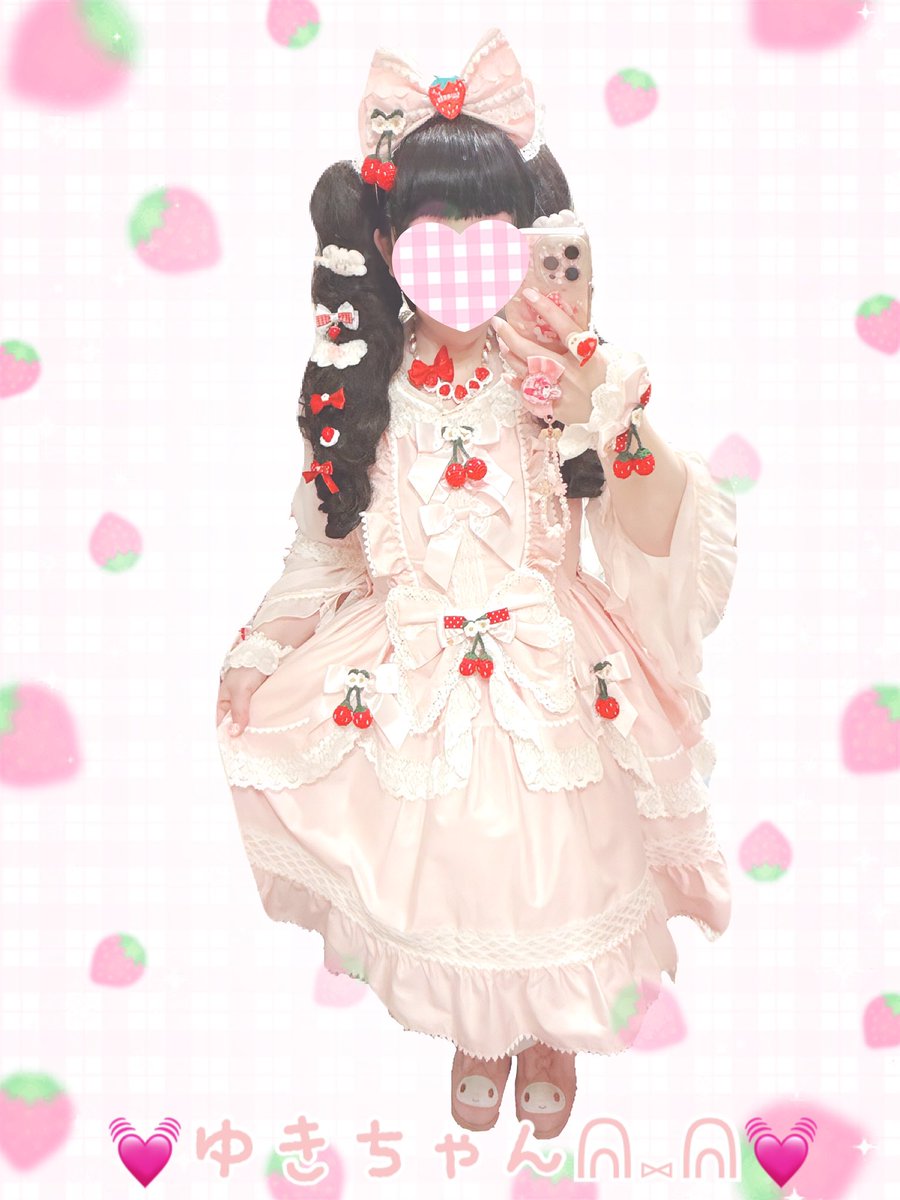 2月15日のコーデはBABYのゆらゆらいちご🍓のStrawberry Garden