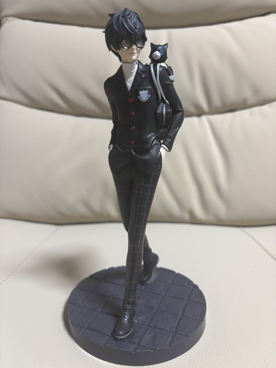 今日の午前中にペルソナ5の1番くじあったからひいたら1回でA賞の主人公