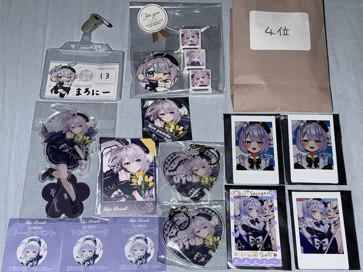 らいぱれの戦利品🎁 ・豪華入場特典✨ ・自引きした缶バッジとトレカ