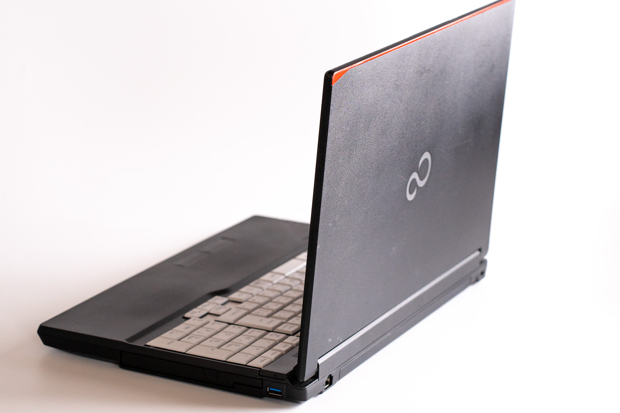 FUJITSU Lifebook A5510 / FX - パソコンまわりの便利屋さん