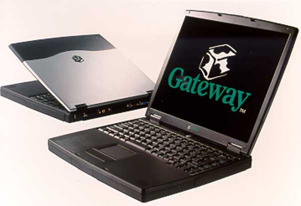 日本ゲートウェイ、Windows Me搭載の新デザインA4ノート