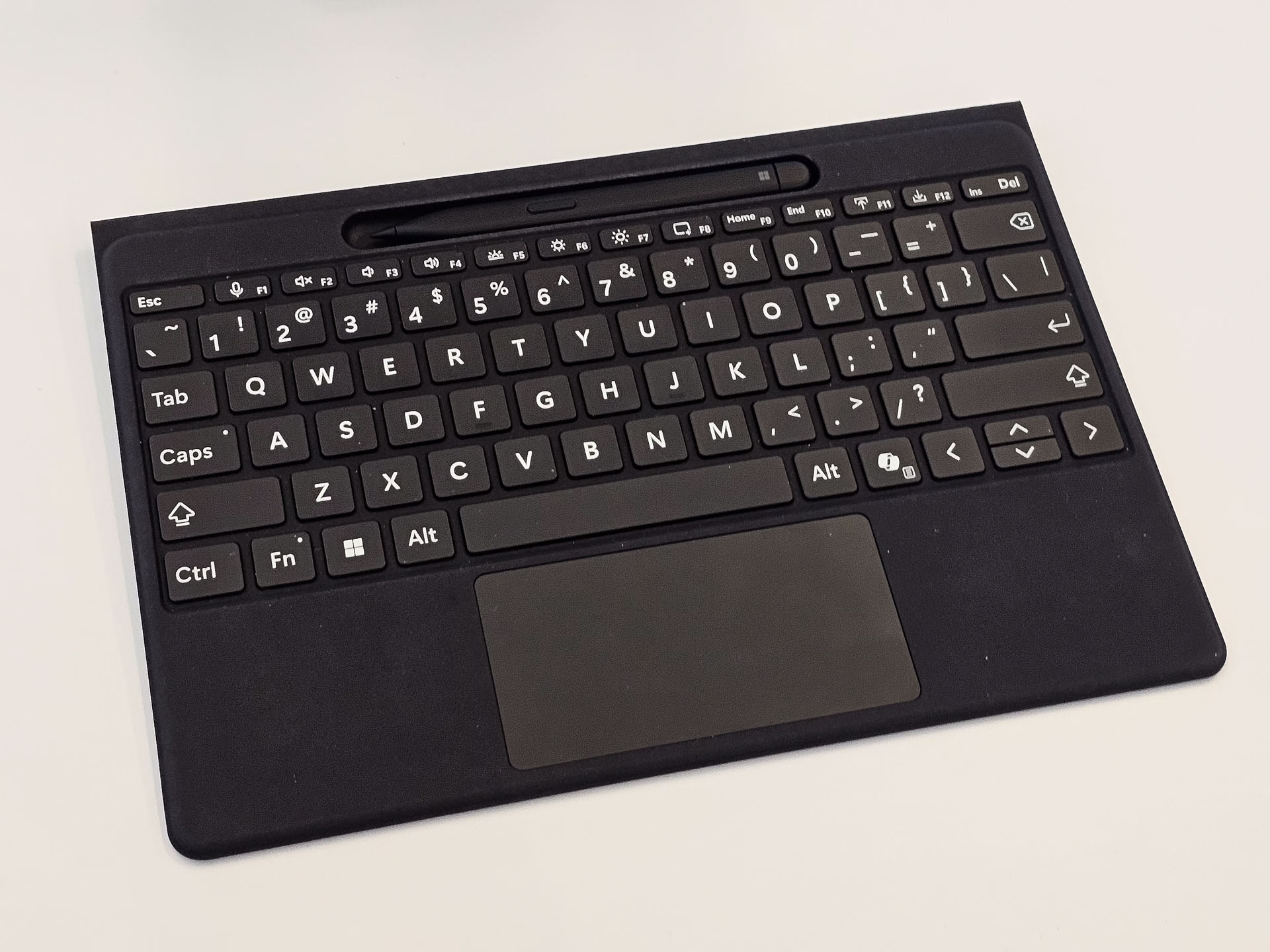 旧機種でも使える「Surface Pro Flex Keyboard」、めちゃくちゃ便利