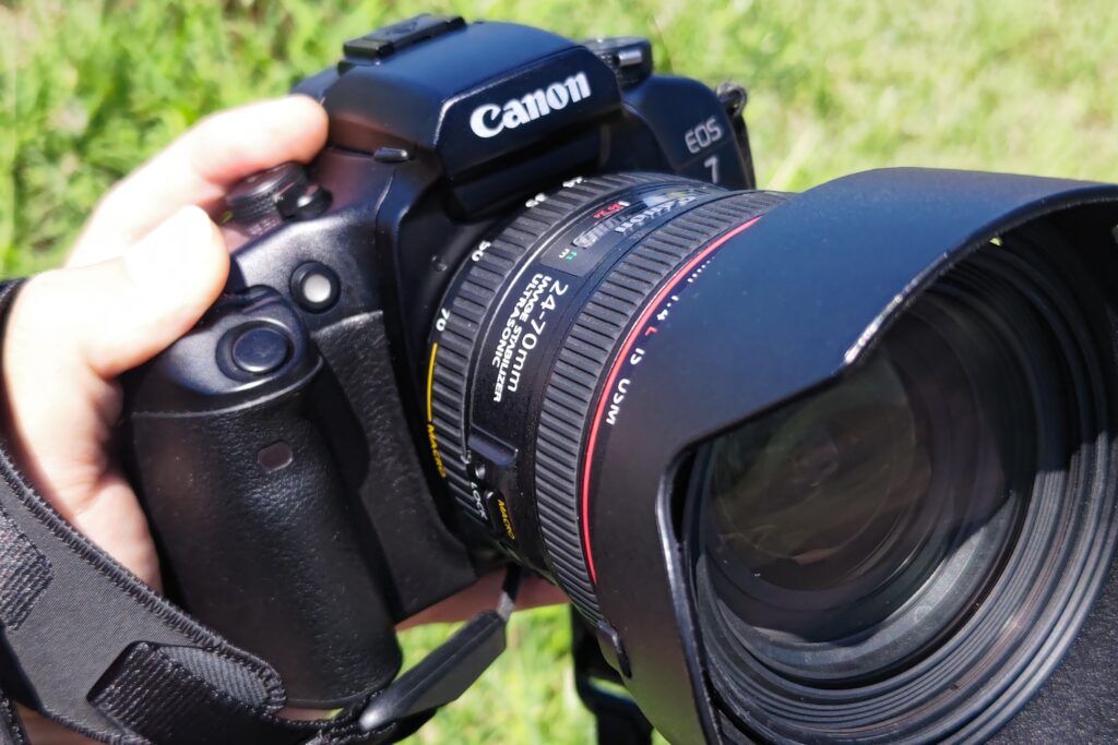 フィルムカメラレビュー】Canon EOS 7 軽量コンパクト、静かで、簡単に