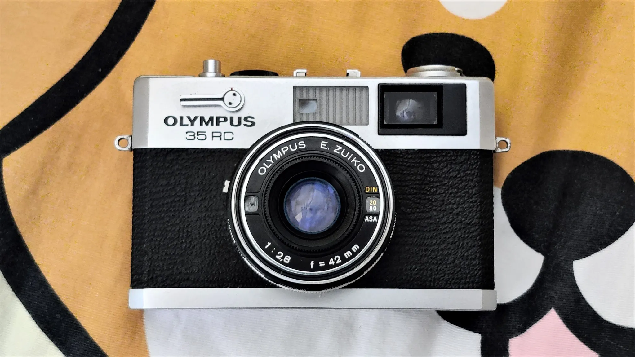 Olympus 35RC | Gears | Photo by Tommy Ku