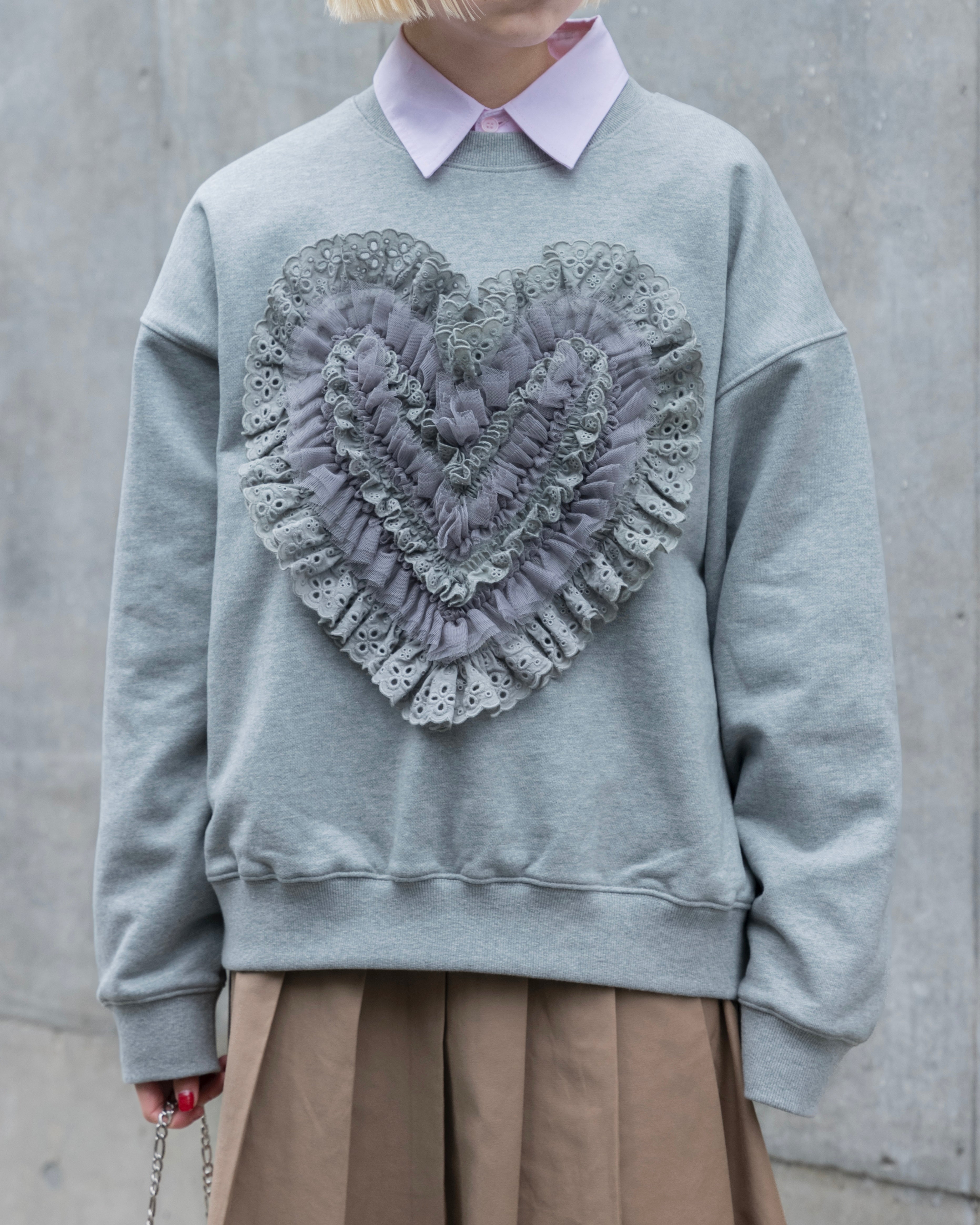 Cotton lace heart sweatshirt (gray)