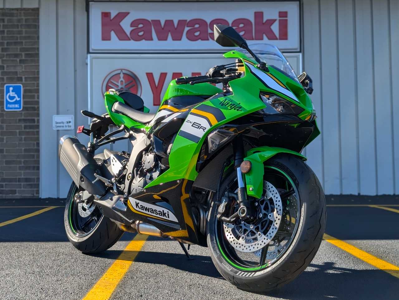2025 KAWASAKI NINJA ZX 6R NON-ABS LIME GREEN / EBONY / PEARL
