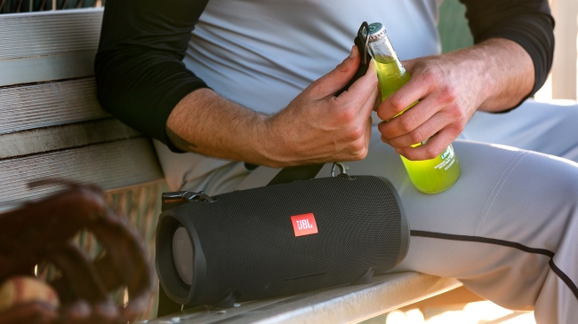 屋内・屋外問わずどんな場所でもパワフルなサウンドを楽しめる！ 防水