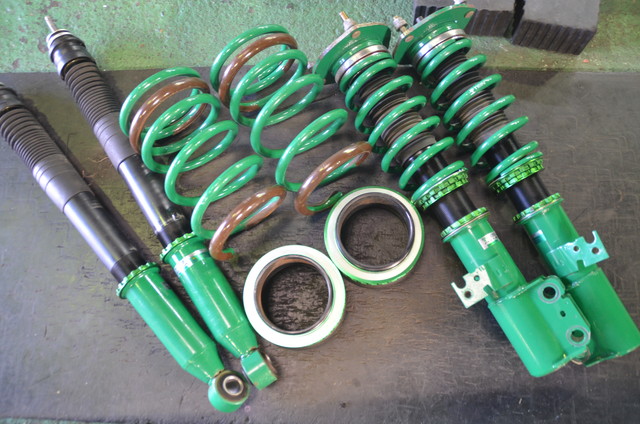 ZRR70 ヴォクシー TEINの車高調に交換 四輪アライメント調整