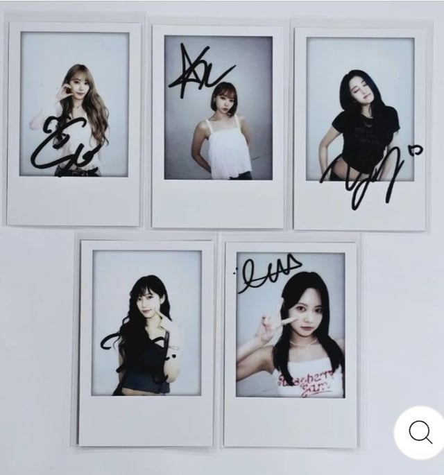 Le Sserafim サイン入りポラロイド 助けて : r/kpopcollections