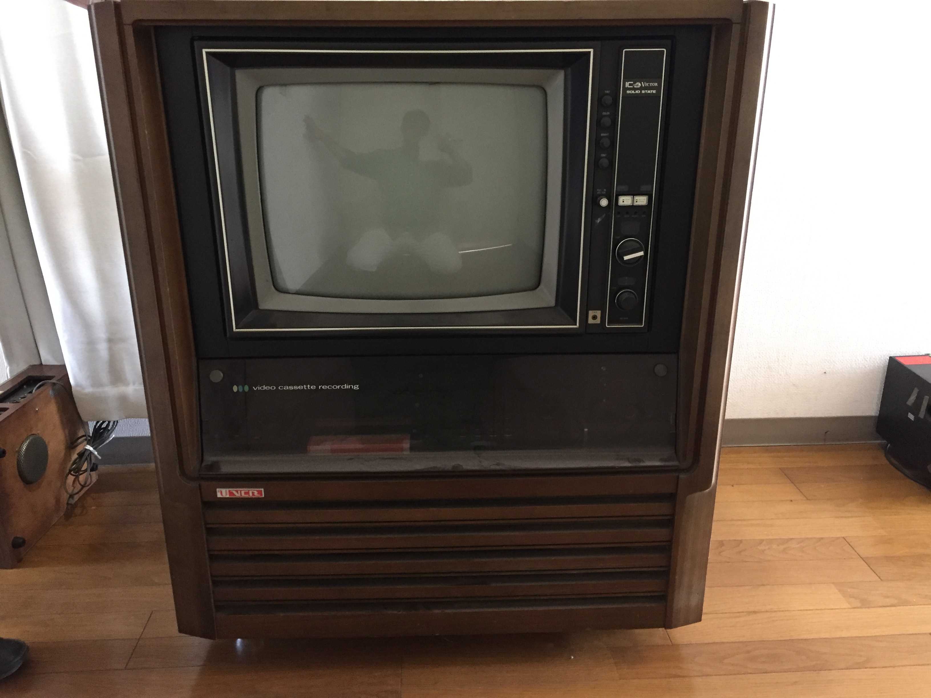 爆発的に売れた 1971年発売のビクターのブラウン管テレビと VCR - 村内