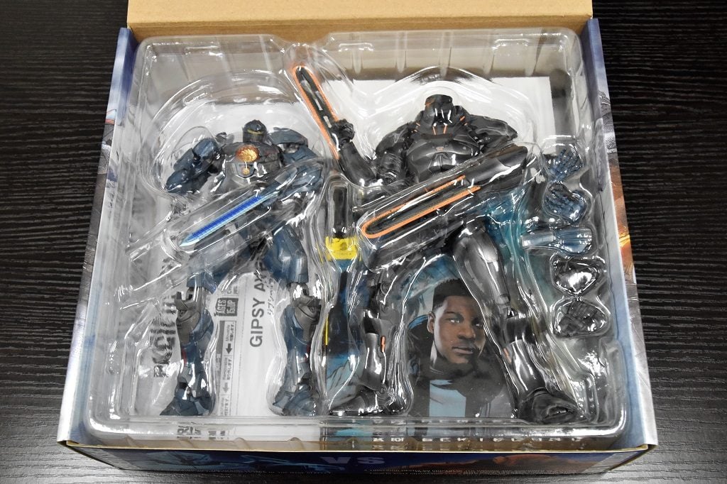 限定3000個シベリア対決セットが爆売れ！ 『パシフィック・リム