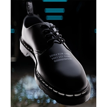Dr. MartensとNEIGHBORHOODのコラボレーションシューズが発売 │ QUI