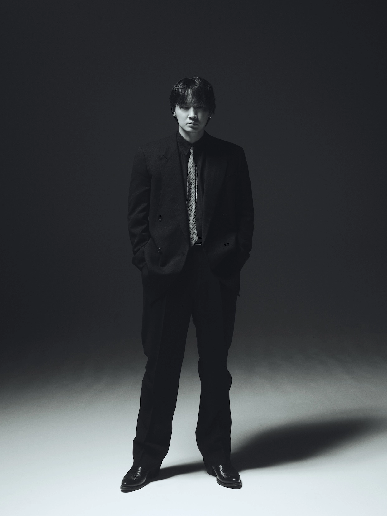 綾野剛 – 好きがすべてを凌駕する │ QUI - Fashion & Culture media