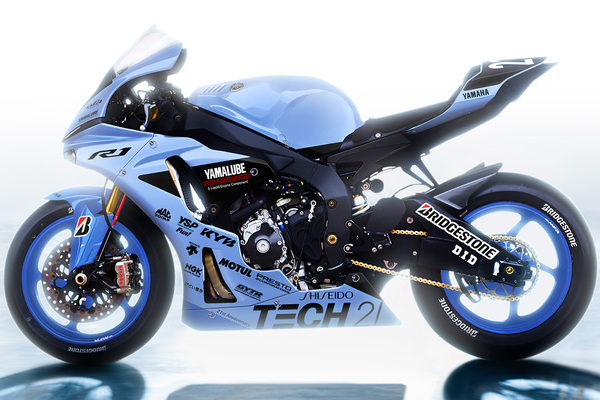 1985年「ヤマハTECH21チーム」復刻カラーのYZF-R1で鈴鹿8耐5連覇を