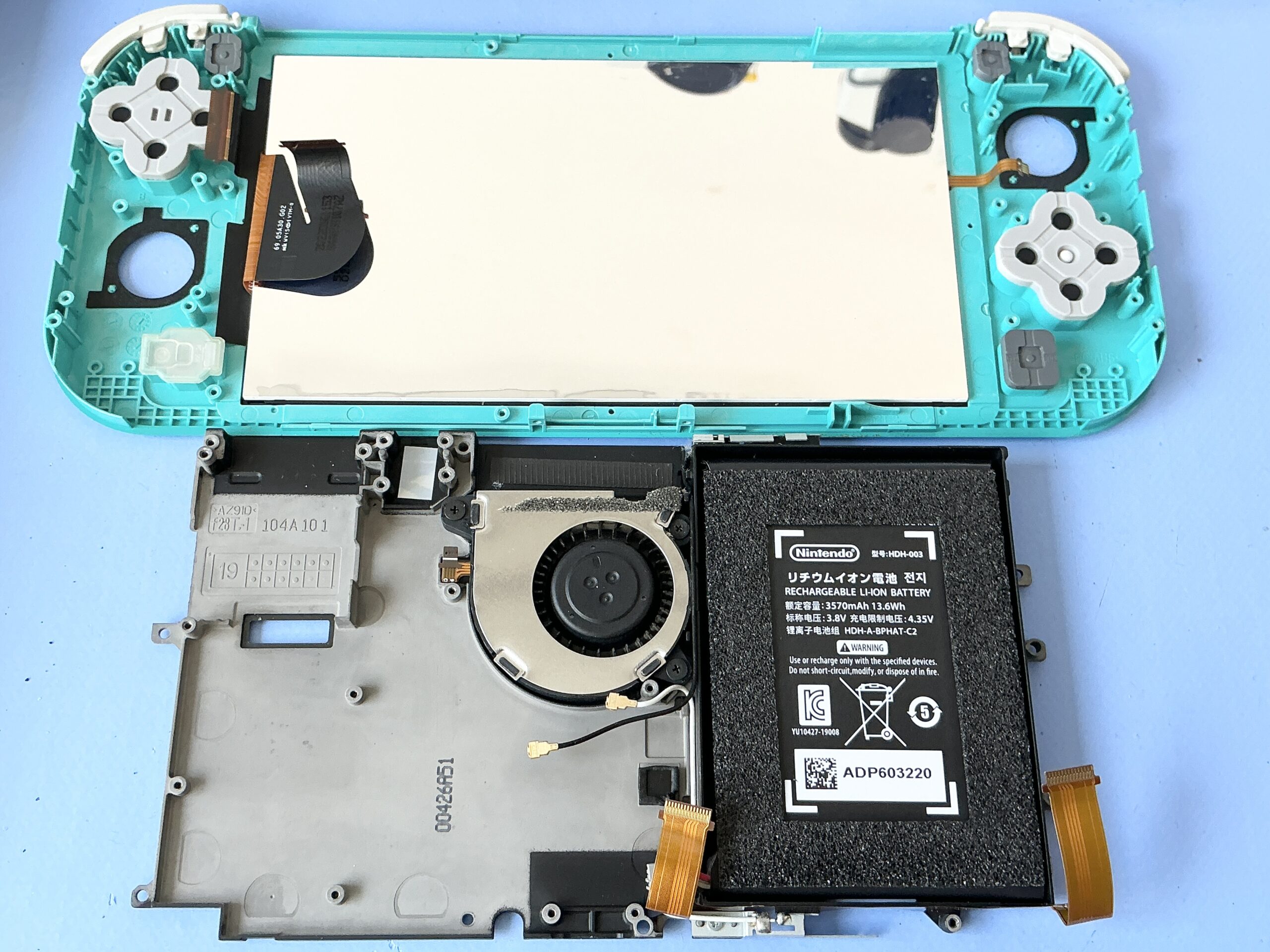 生駒市からNintendo Switch Liteの液晶パネル交換修理ご依頼｜液晶表示