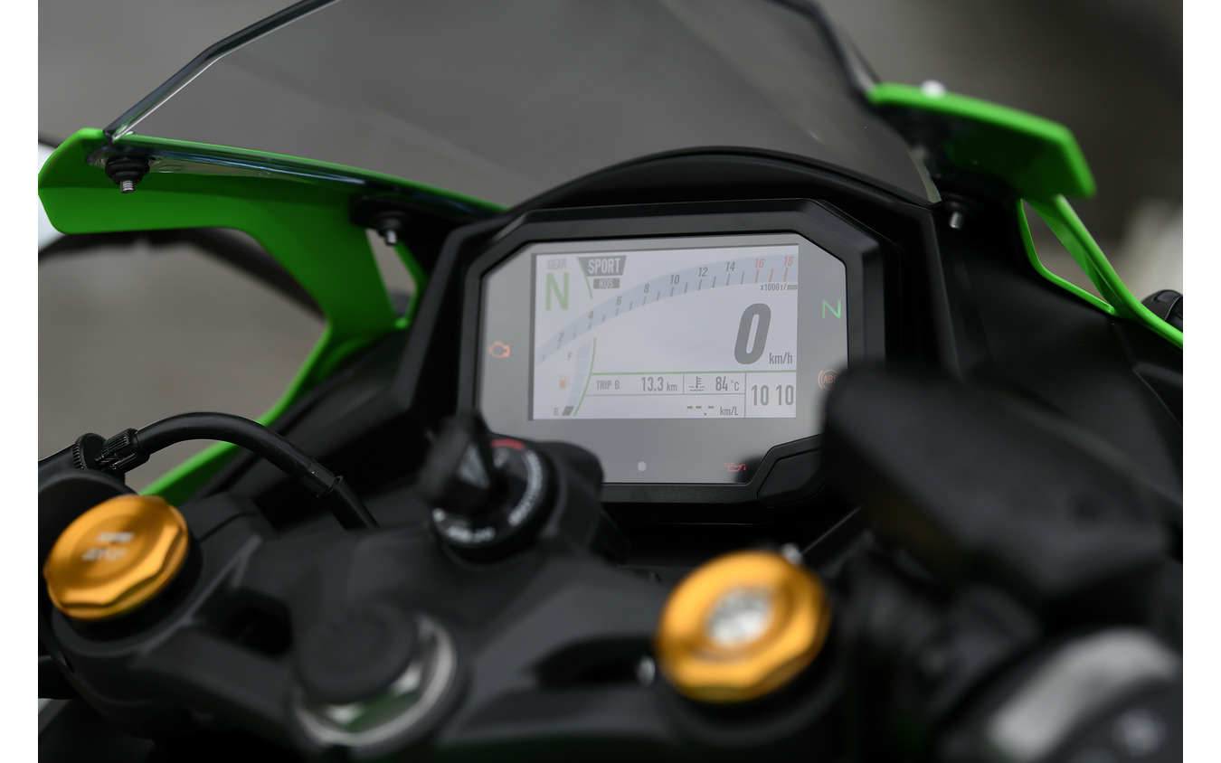 カワサキ Ninja ZX-4R 試乗】1000ccスーパースポーツでは味わえない