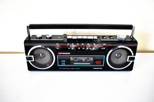 Soundesign Model 4628BLK AM FM Cassette Mini Boombox Radio! Sounds