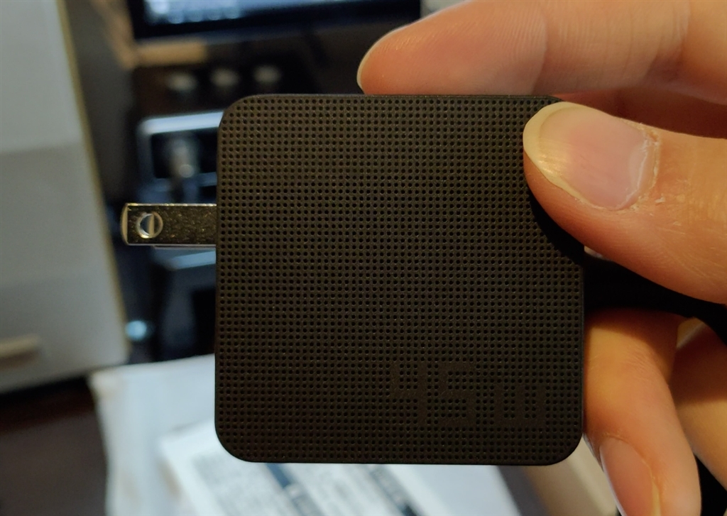 価格.com - 『45Wの充電器。このデザインは惚れた。』ASUS Chromebook